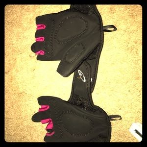 Riding gloves-black and pink